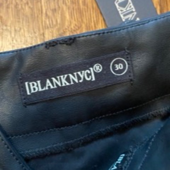 BLANKNYC women vegan leather shorts black (SIZE 30) - Picture 4 of 5